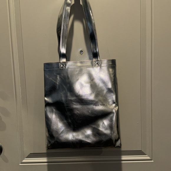 Beyoncé Renaissance World Tour Bag Silver Dallas, TX 2023 - Picture 9 of 10